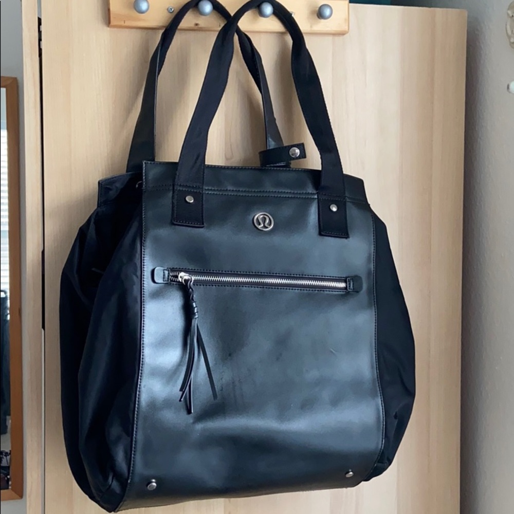 Lululemon large black bag